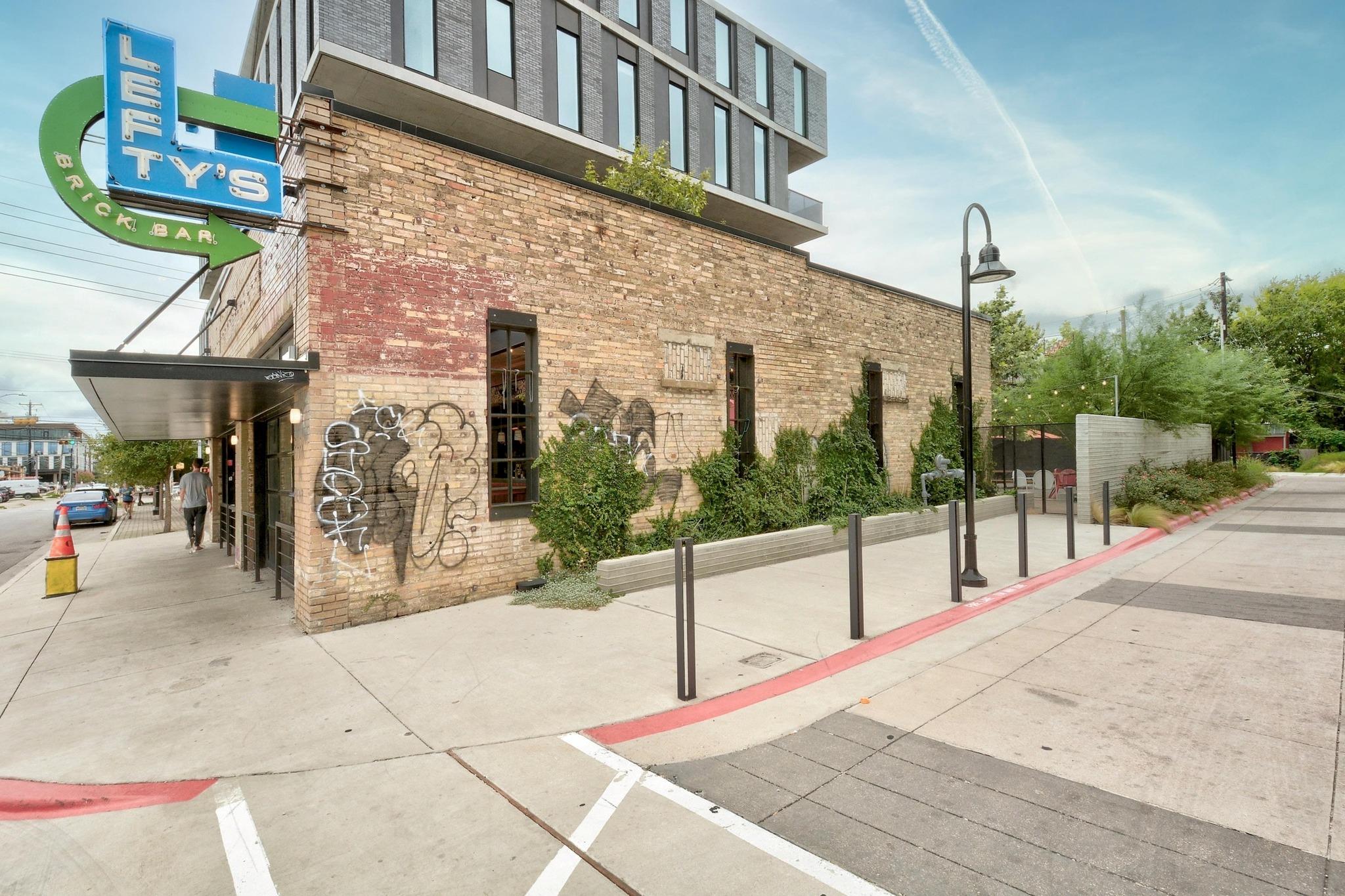 2705 E 2nd St, Austin, TX 78702