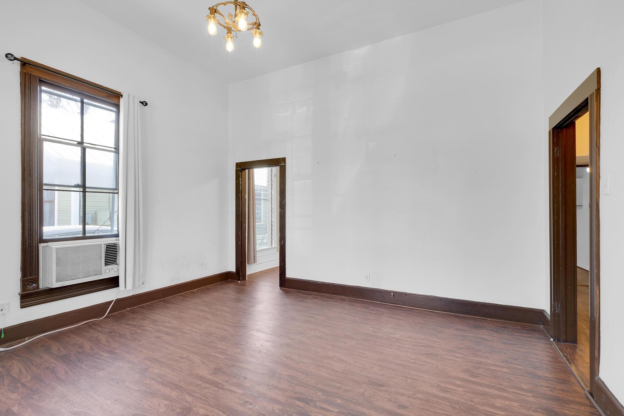 2705 E 2nd St, Austin, TX 78702