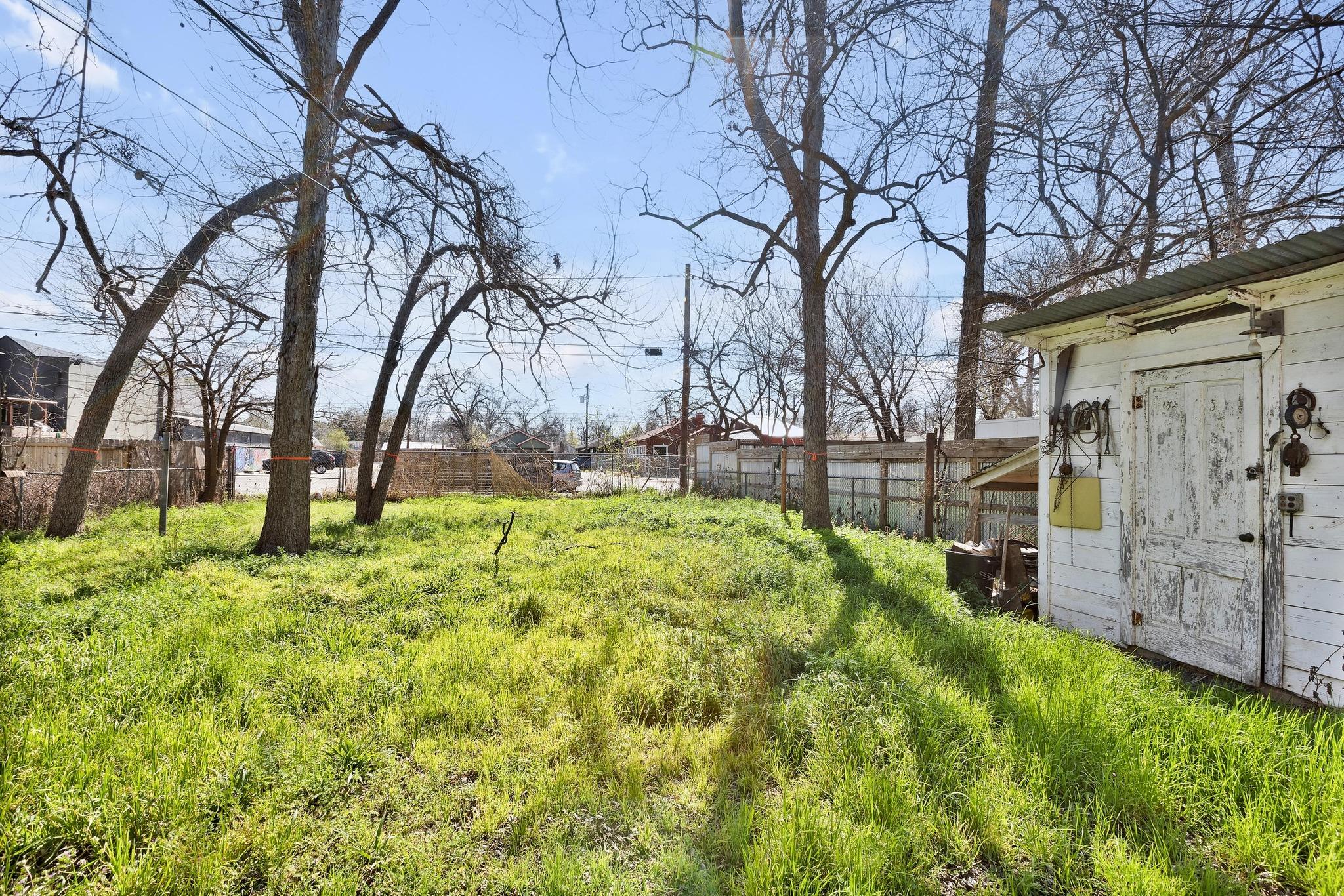 2705 E 2nd St, Austin, TX 78702