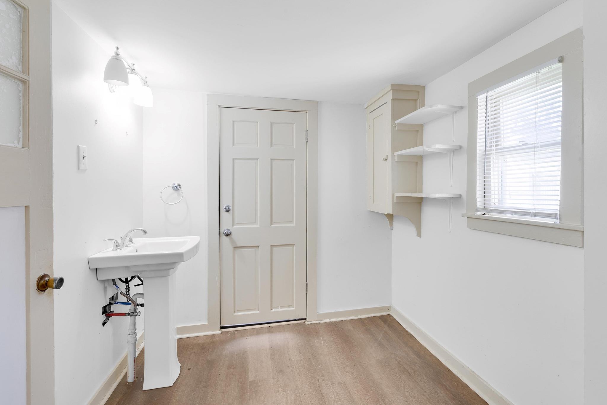 2705 E 2nd St, Austin, TX 78702