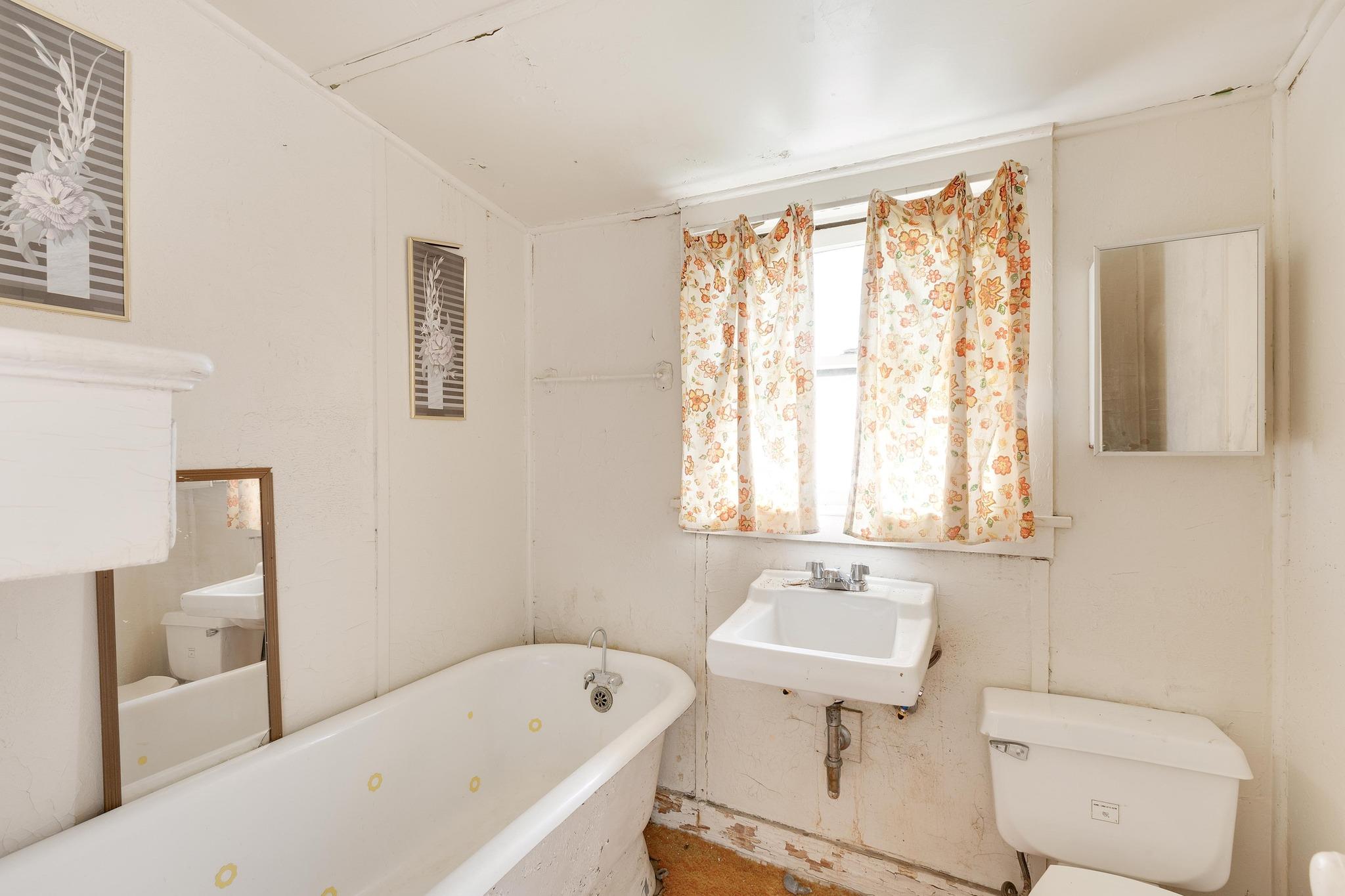 2705 E 2nd St, Austin, TX 78702