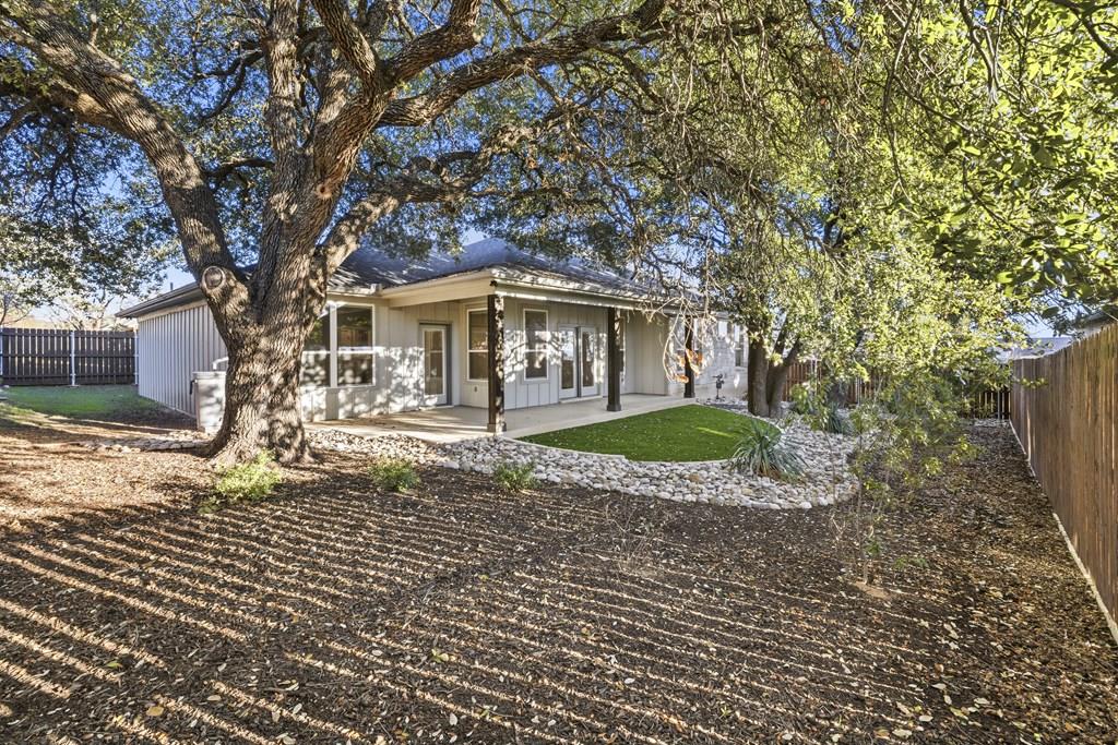 718 Emory Dr, Fredericksburg, TX 78624