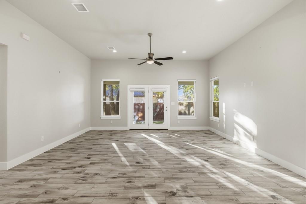 718 Emory Dr, Fredericksburg, TX 78624