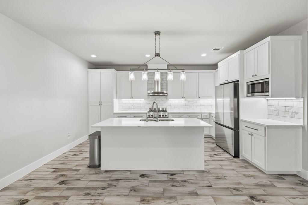 718 Emory Dr, Fredericksburg, TX 78624