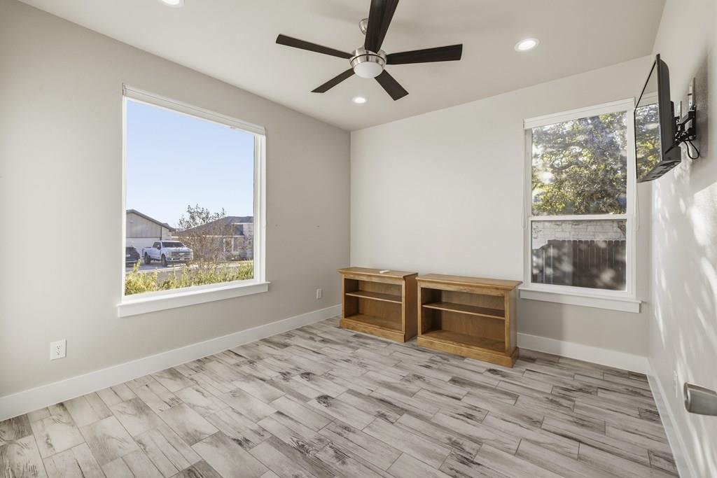 718 Emory Dr, Fredericksburg, TX 78624