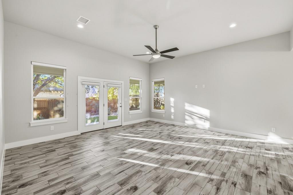 718 Emory Dr, Fredericksburg, TX 78624