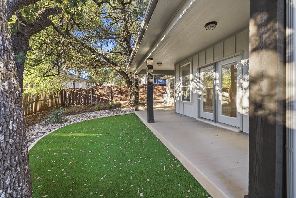 718 Emory Dr, Fredericksburg, TX 78624