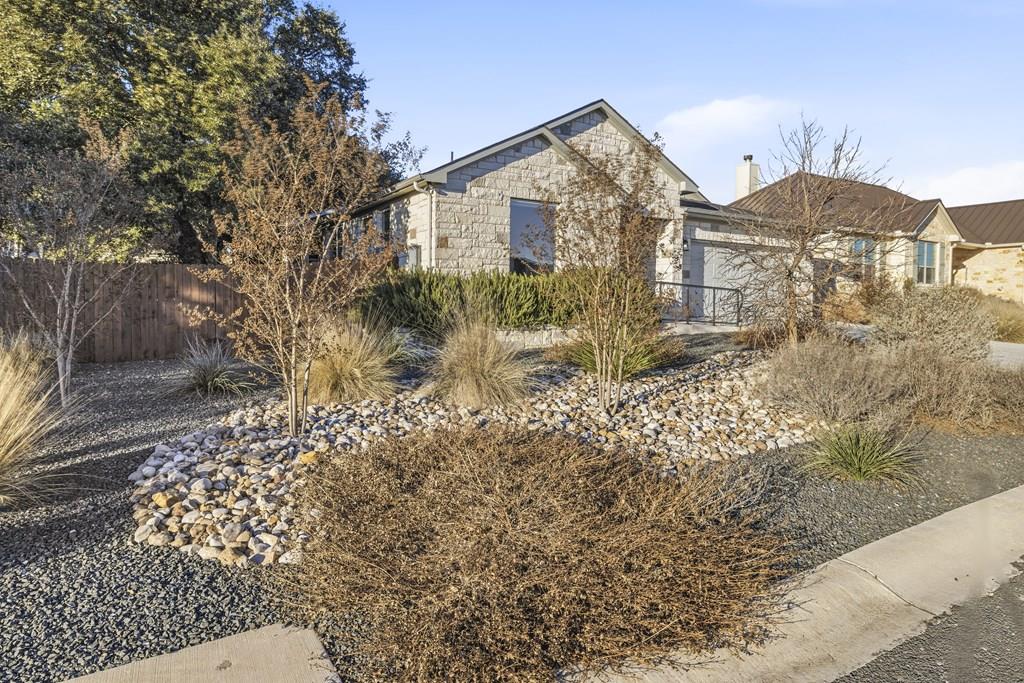 718 Emory Dr, Fredericksburg, TX 78624