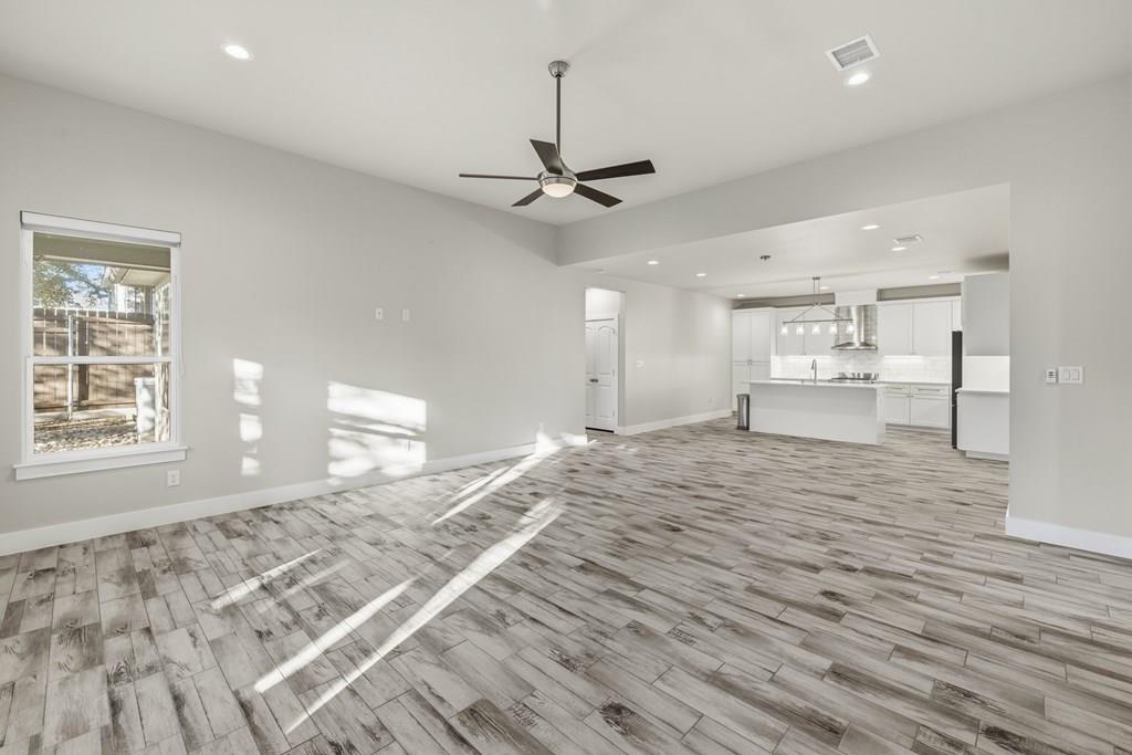 718 Emory Dr, Fredericksburg, TX 78624