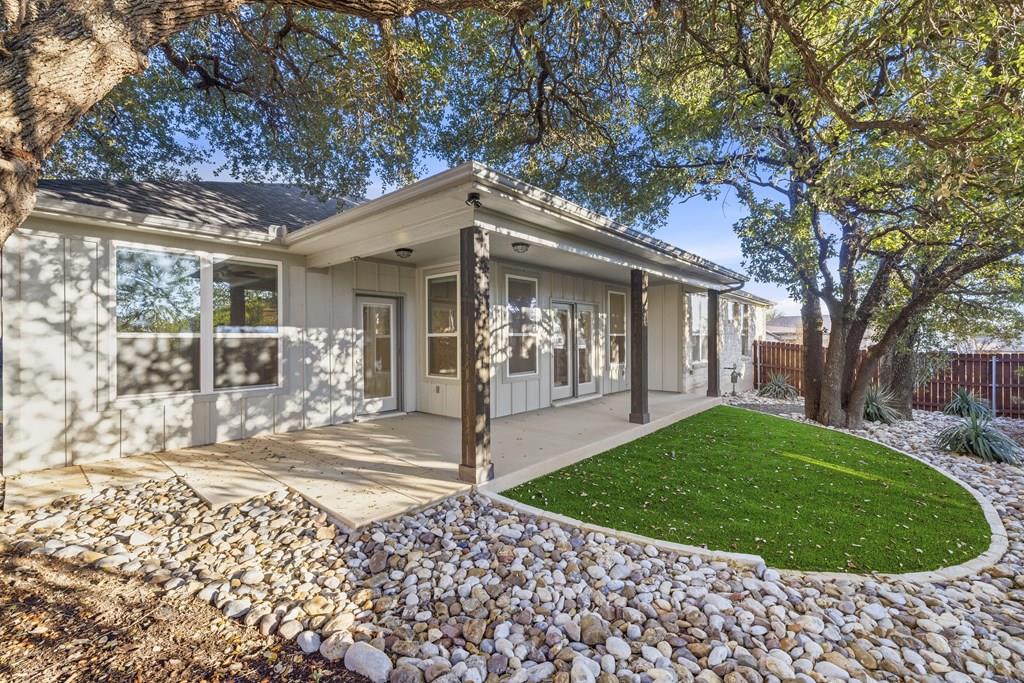 718 Emory Dr, Fredericksburg, TX 78624