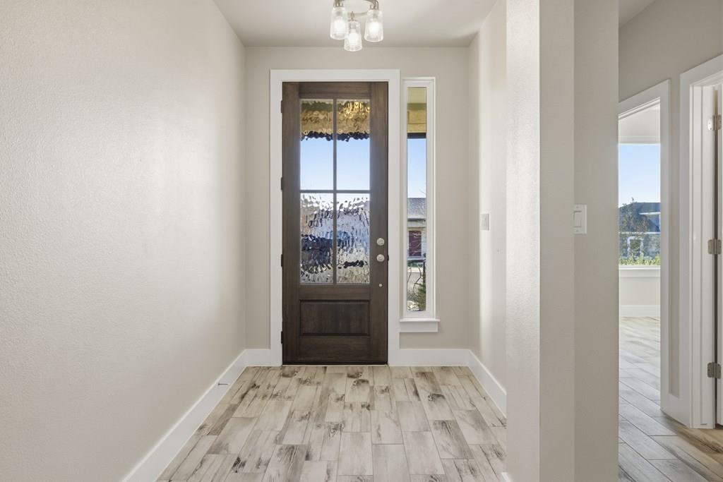 718 Emory Dr, Fredericksburg, TX 78624