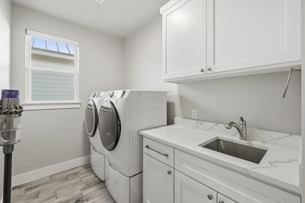 718 Emory Dr, Fredericksburg, TX 78624