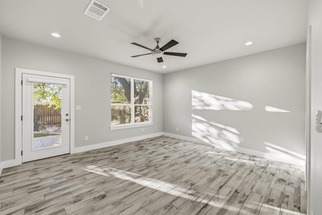 718 Emory Dr, Fredericksburg, TX 78624