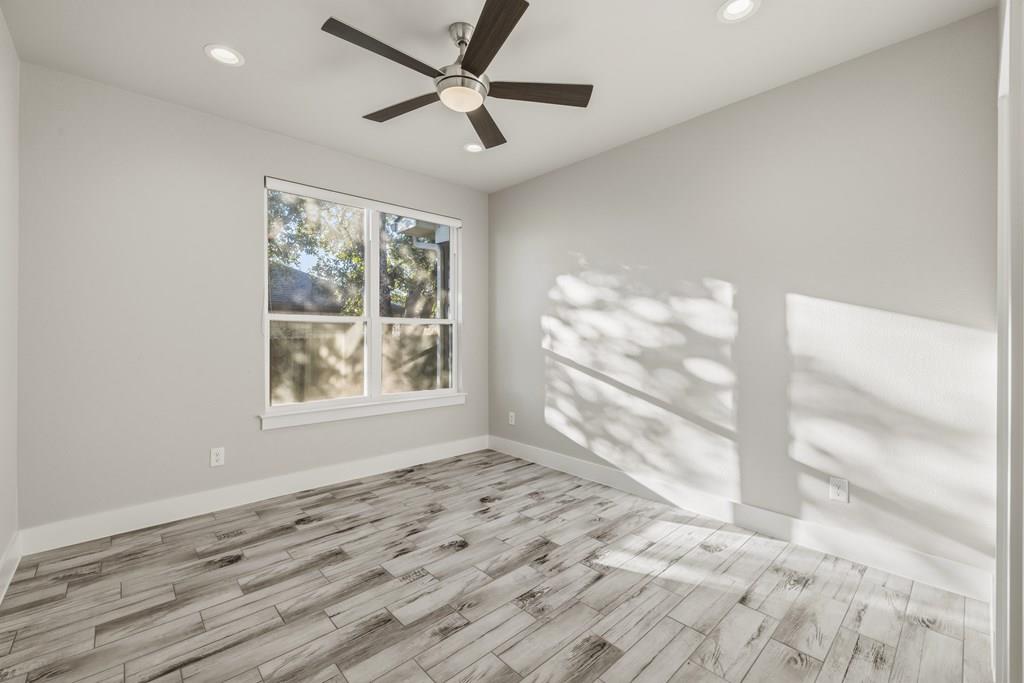 718 Emory Dr, Fredericksburg, TX 78624