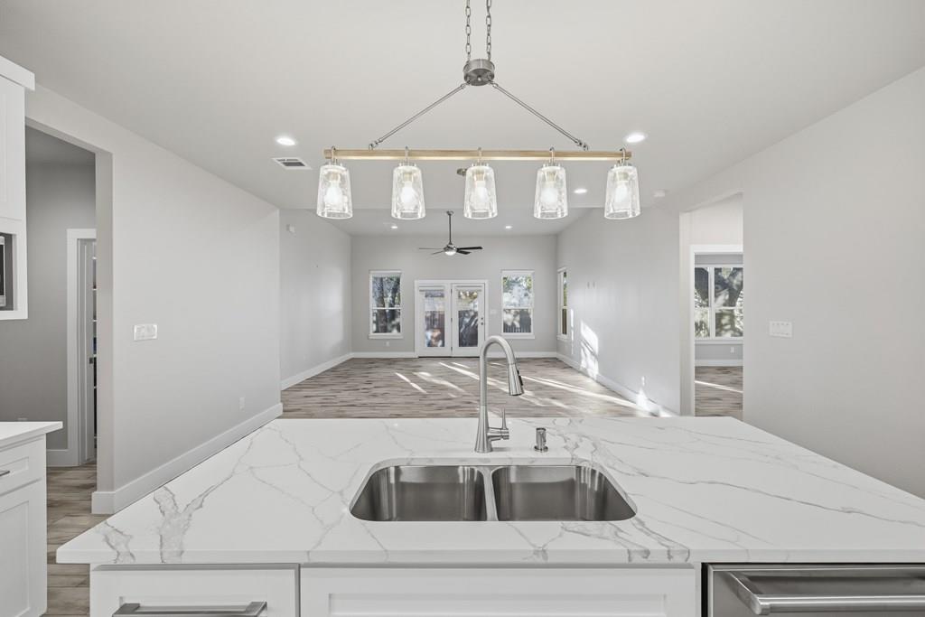 718 Emory Dr, Fredericksburg, TX 78624