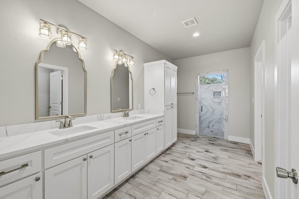 718 Emory Dr, Fredericksburg, TX 78624