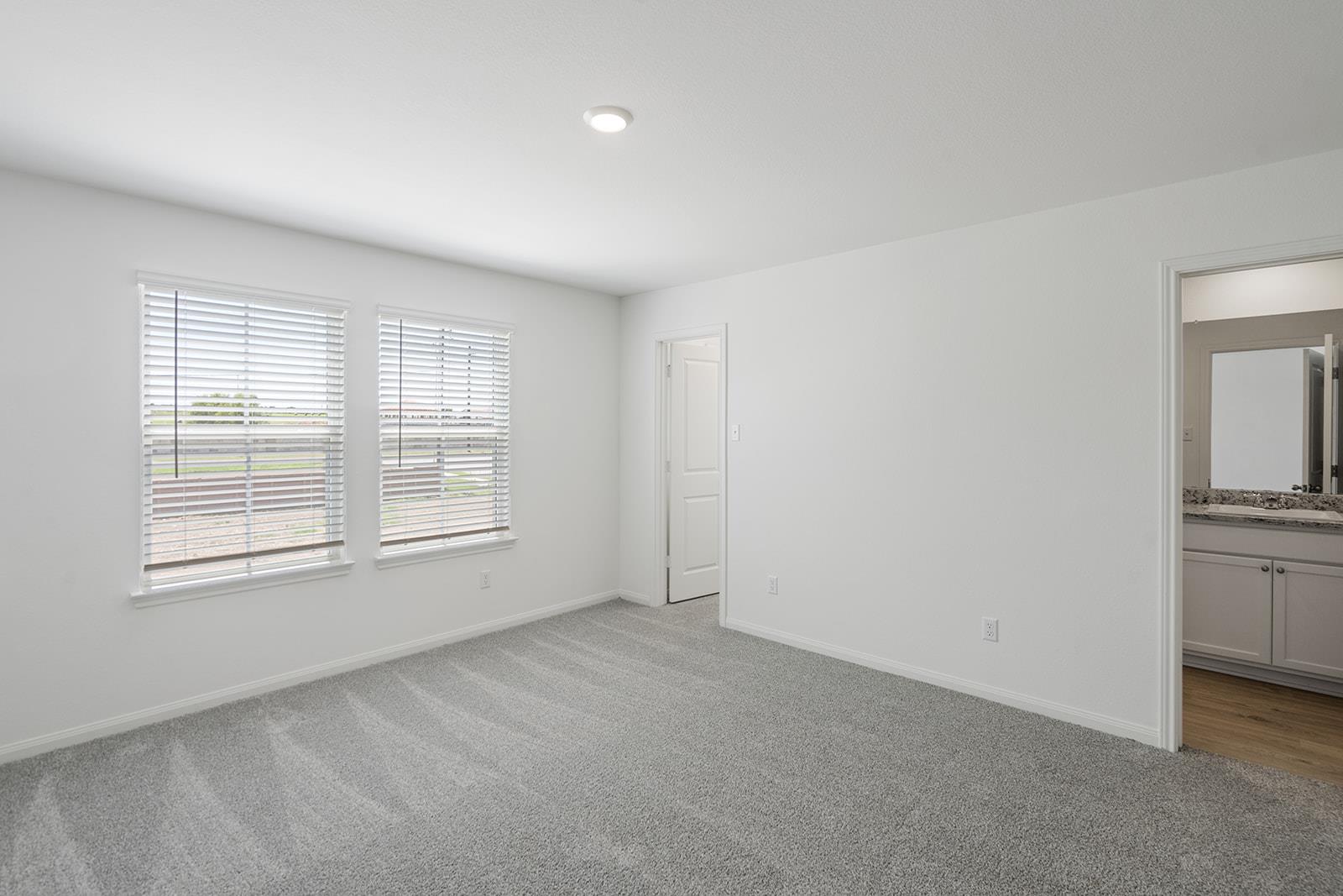 124 Desert Hare Dr, Jarrell, TX 76537