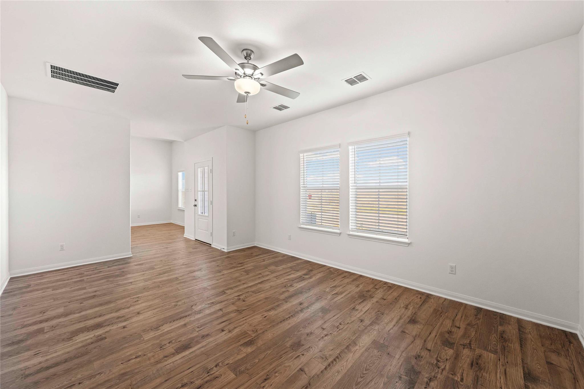 116 Desert Hare Dr, Jarrell, TX 76537