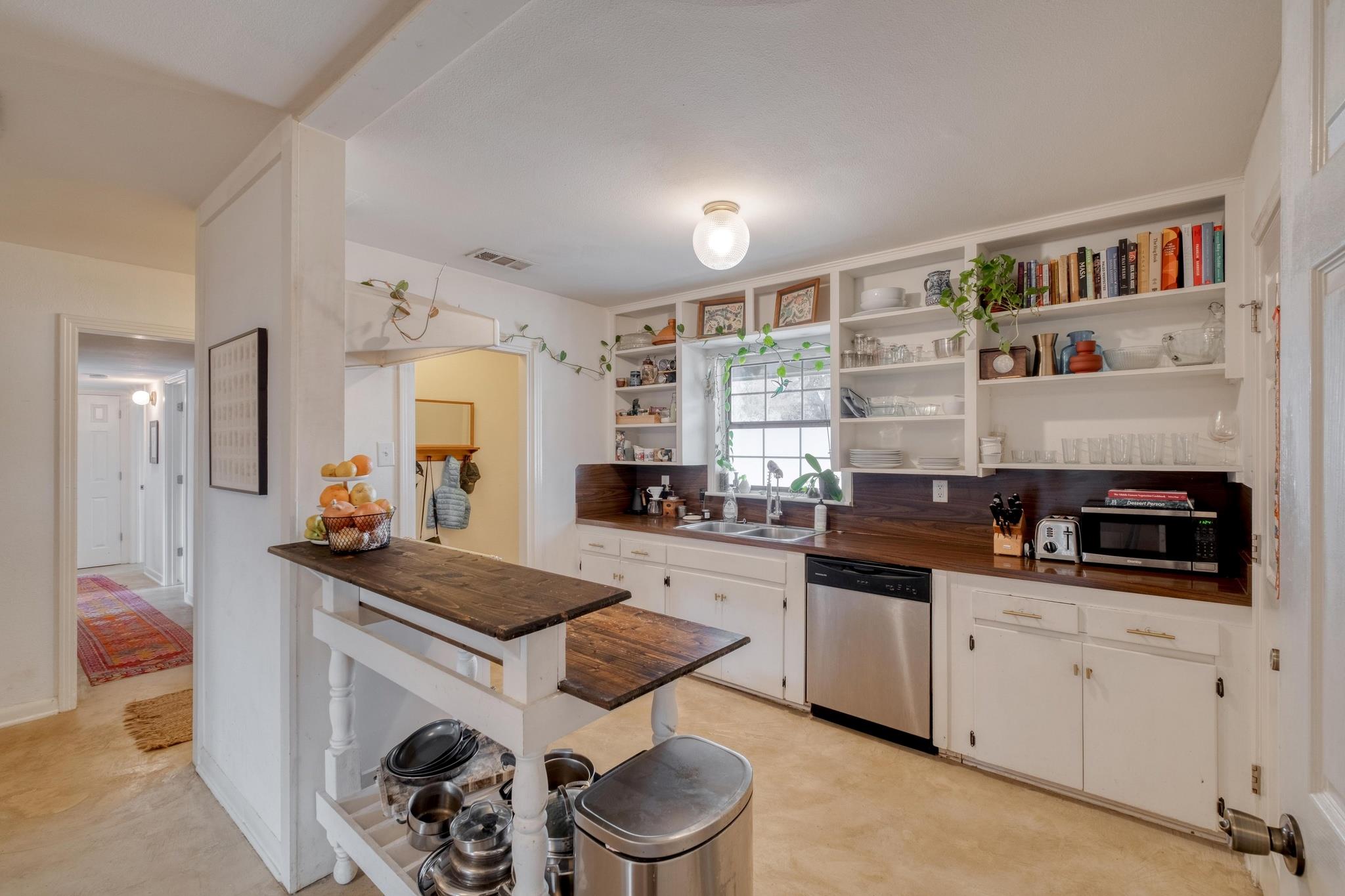 1233 Orange St, Lockhart, TX 78644