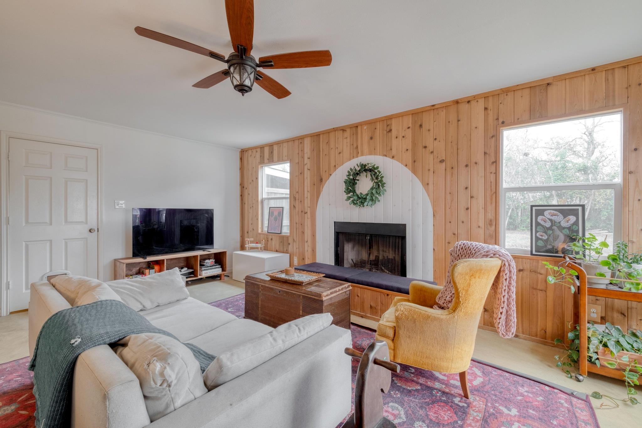 1233 Orange St, Lockhart, TX 78644