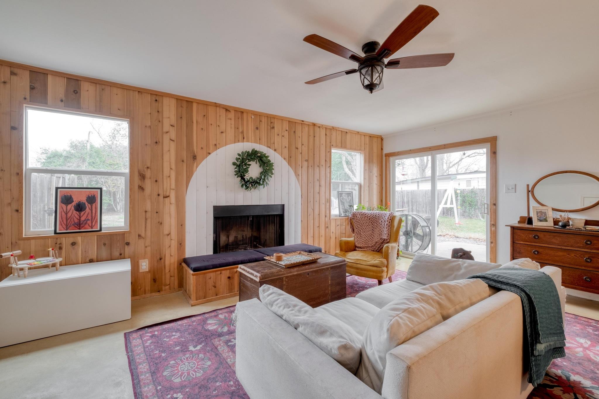 1233 Orange St, Lockhart, TX 78644