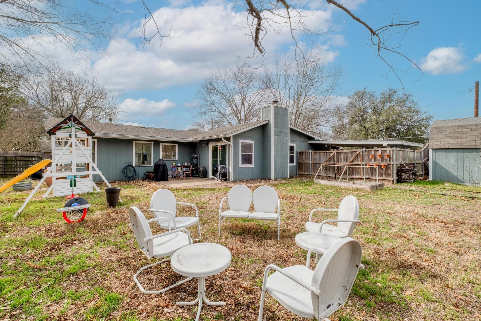 1233 Orange St, Lockhart, TX 78644