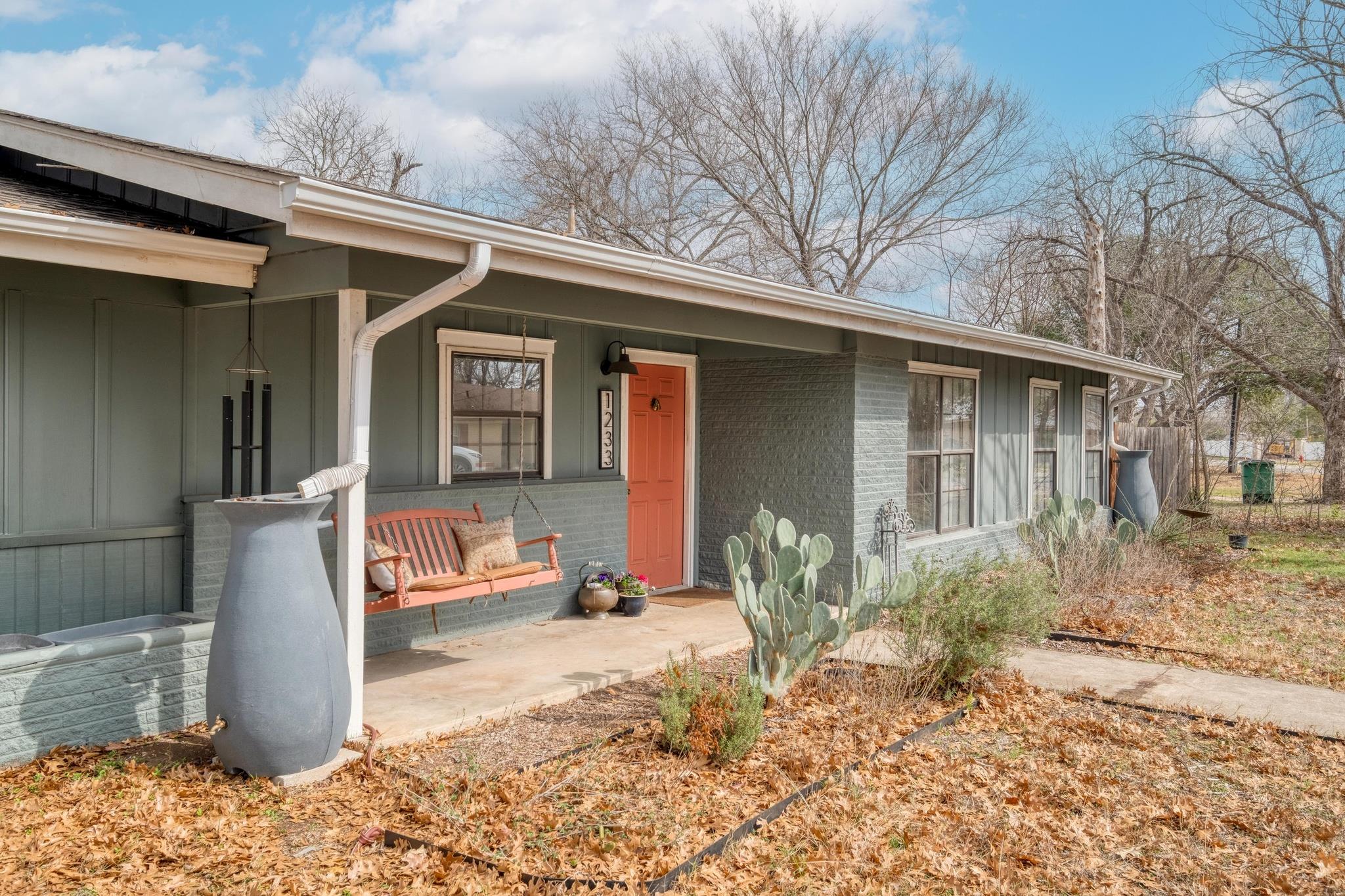 1233 Orange St, Lockhart, TX 78644