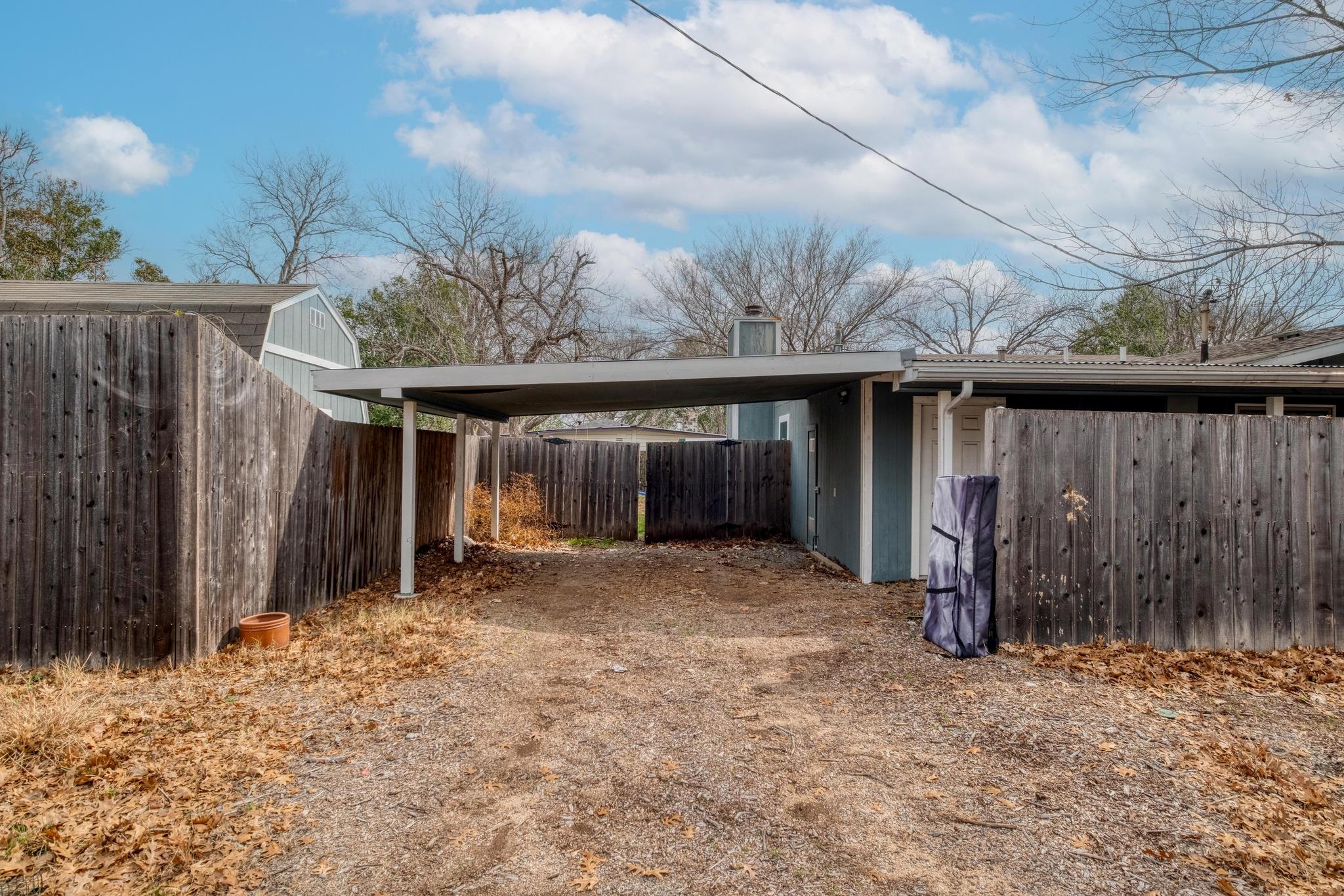 1233 Orange St, Lockhart, TX 78644