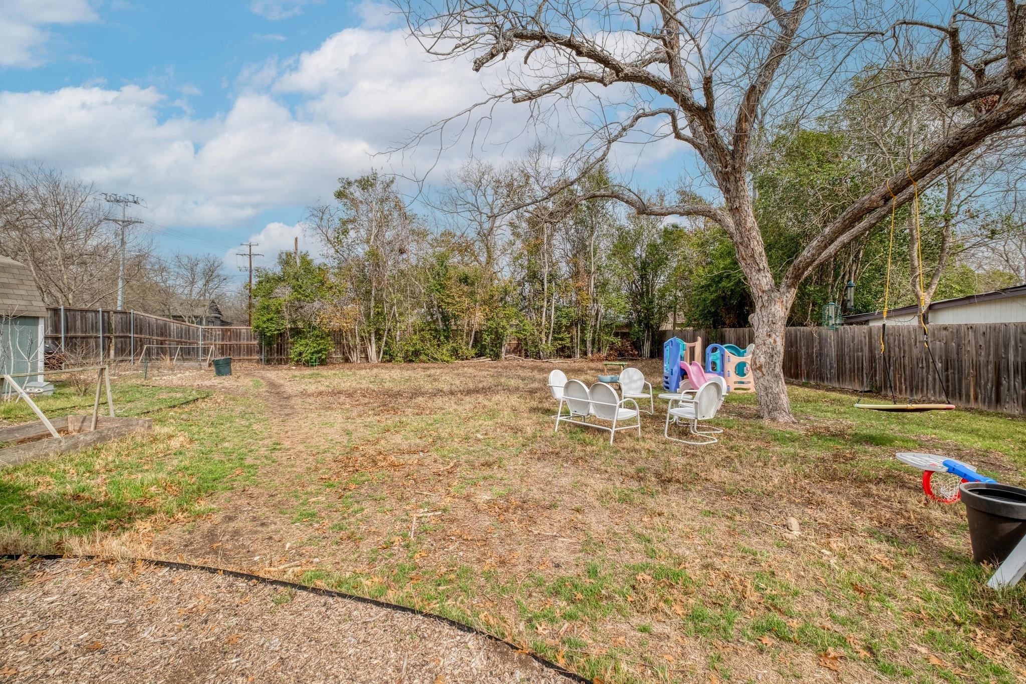 1233 Orange St, Lockhart, TX 78644