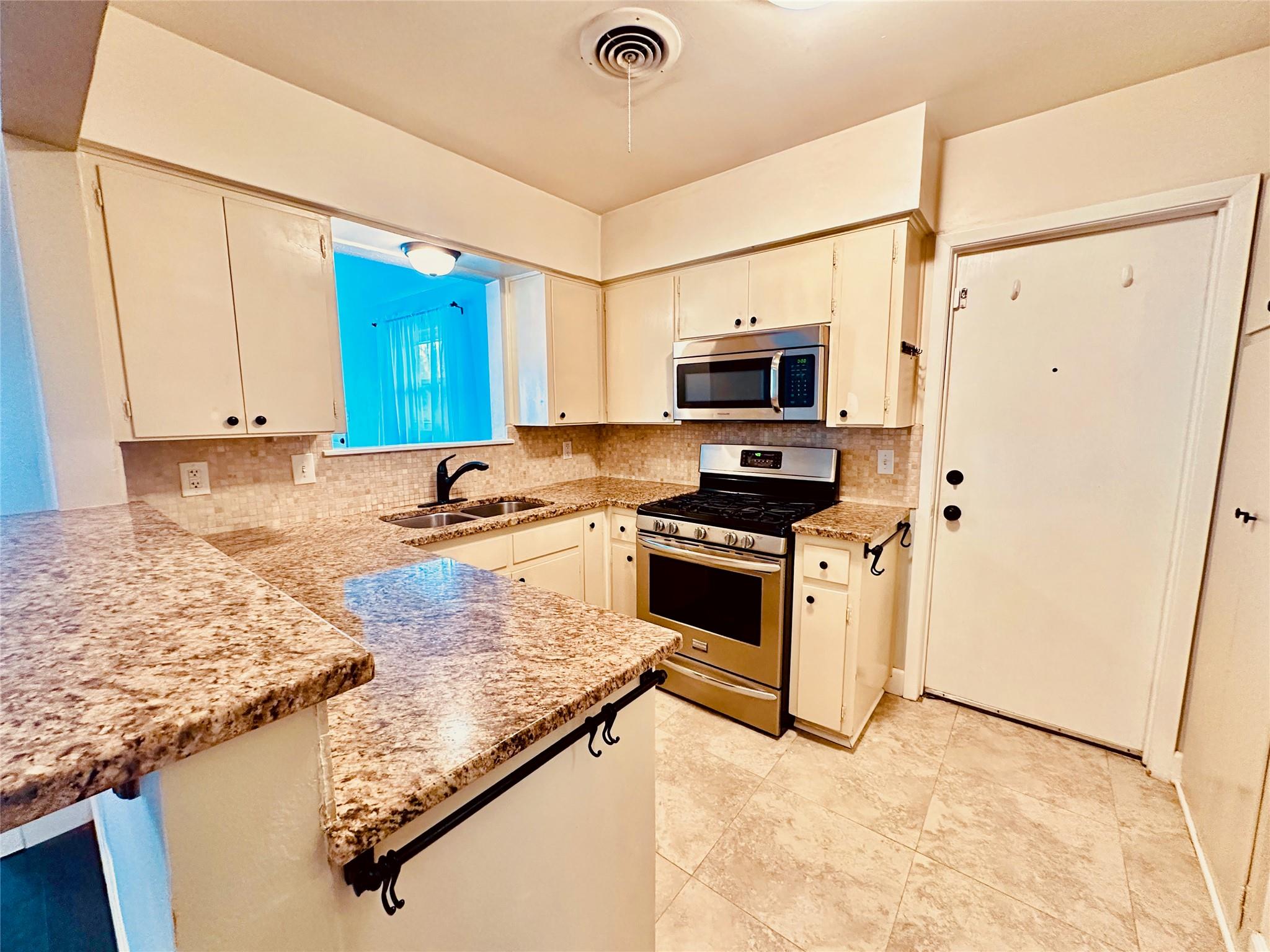 103 Prince Dr, Austin, TX 78752