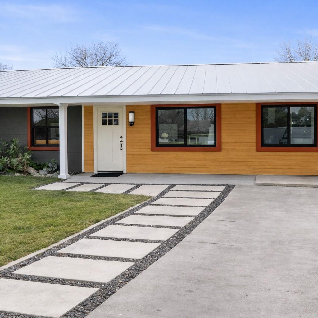 2014 Pecan St, Bastrop, TX 78602