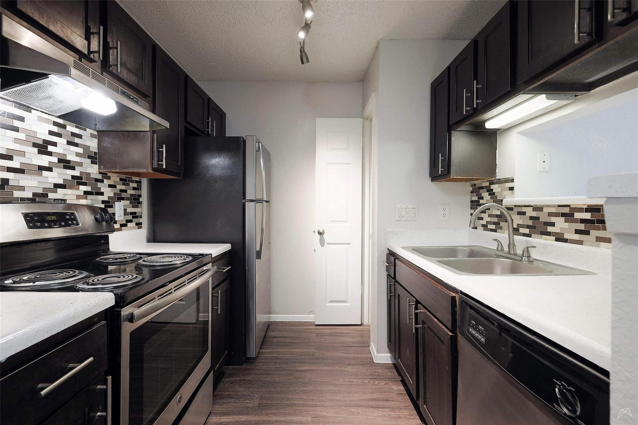 6808 S I-35 Frontage Rd # 202, Austin, TX 78745