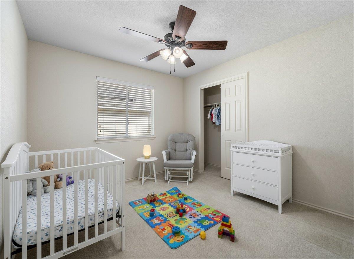 211 Tolcarne Dr, Hutto, TX 78634