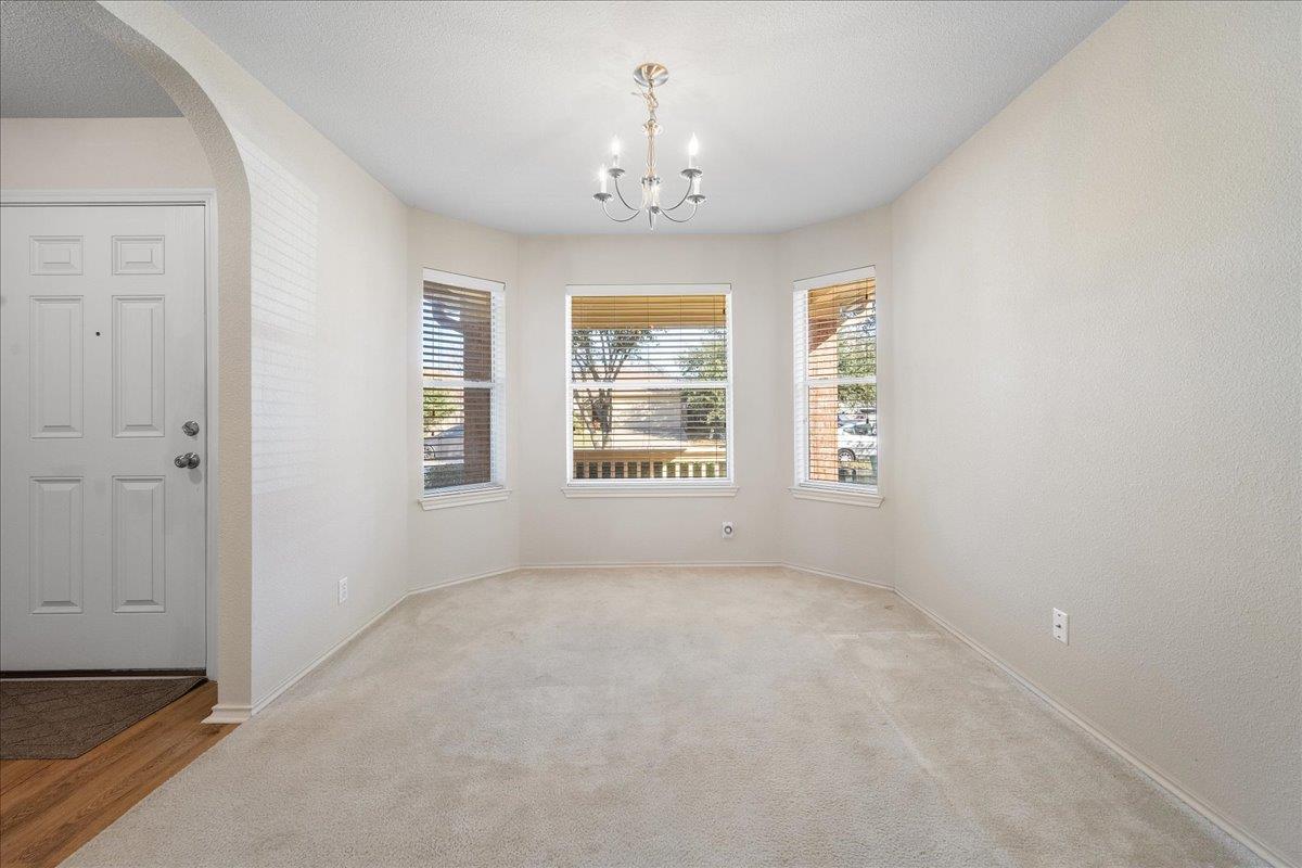 211 Tolcarne Dr, Hutto, TX 78634