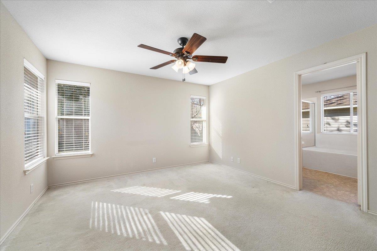 211 Tolcarne Dr, Hutto, TX 78634