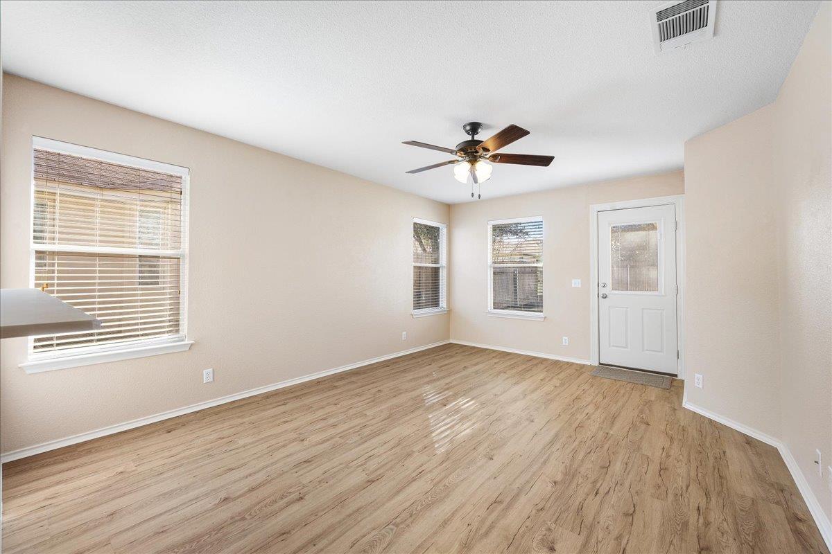 211 Tolcarne Dr, Hutto, TX 78634