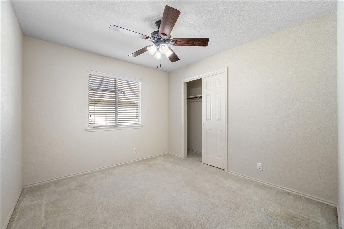 211 Tolcarne Dr, Hutto, TX 78634