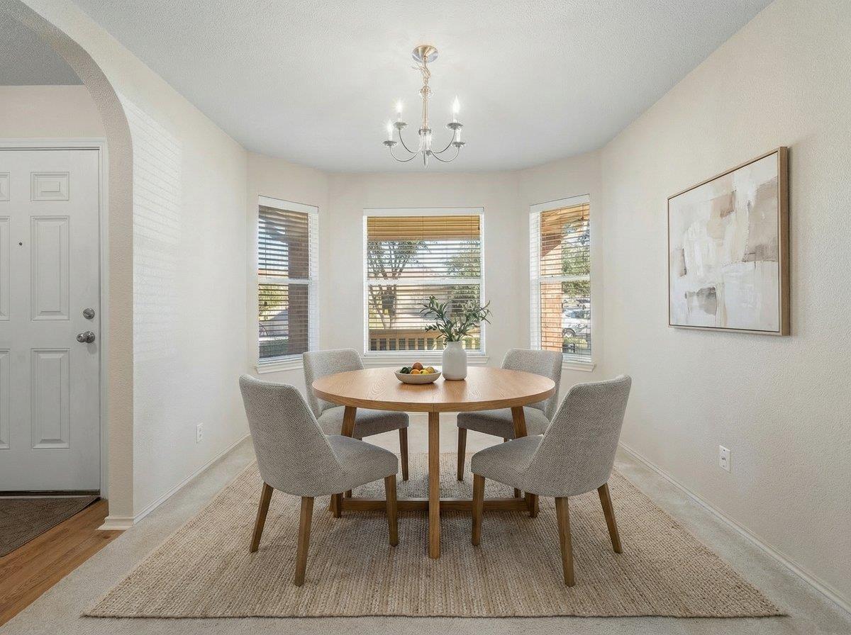 211 Tolcarne Dr, Hutto, TX 78634