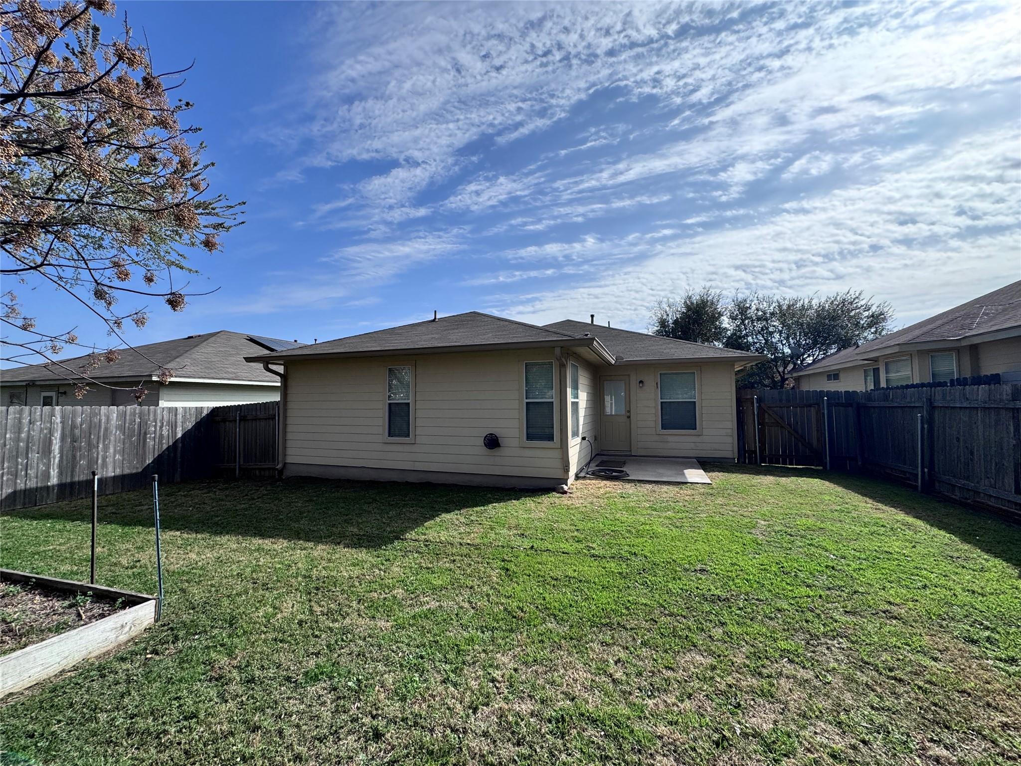 211 Tolcarne Dr, Hutto, TX 78634