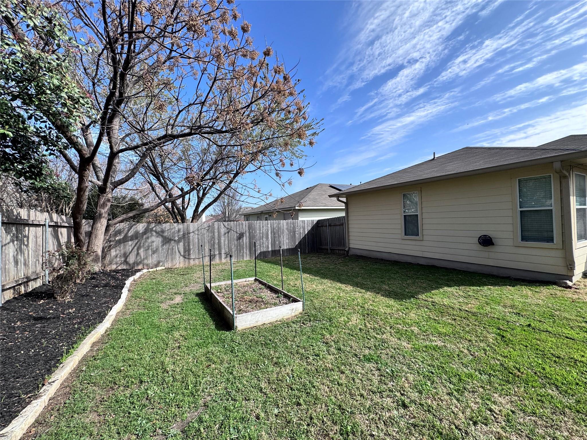 211 Tolcarne Dr, Hutto, TX 78634