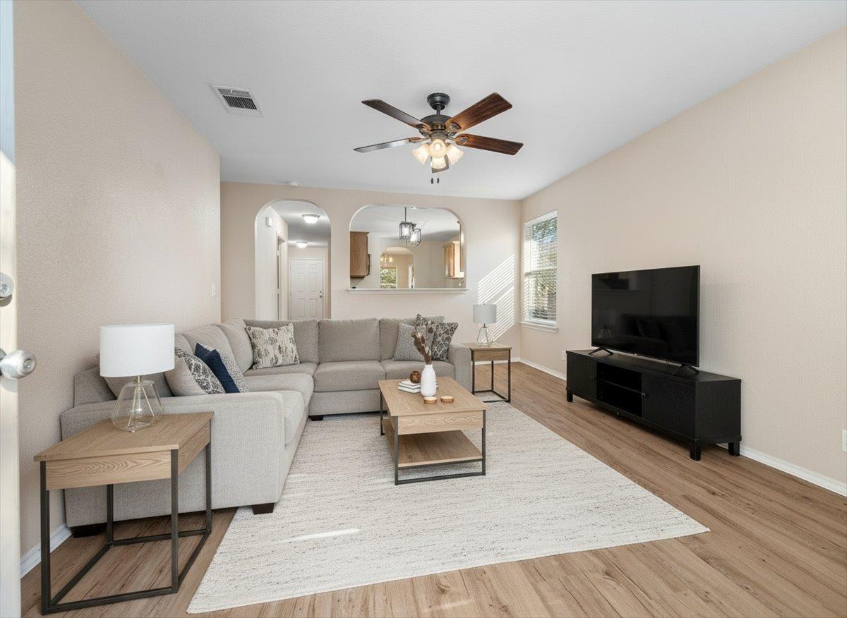 211 Tolcarne Dr, Hutto, TX 78634