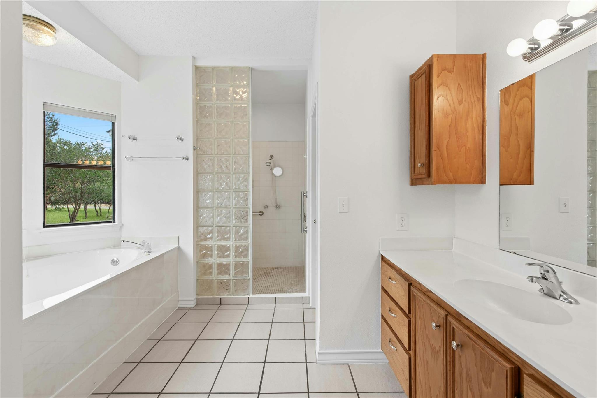 140 Donna Dr, Wimberley, TX 78676
