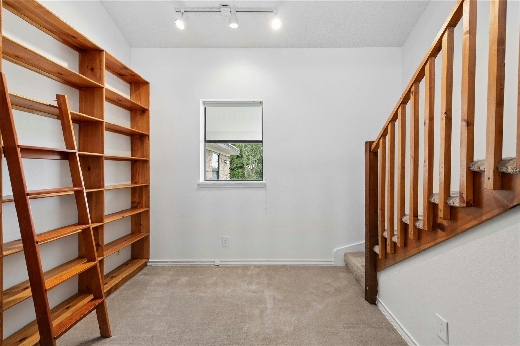 140 Donna Dr, Wimberley, TX 78676