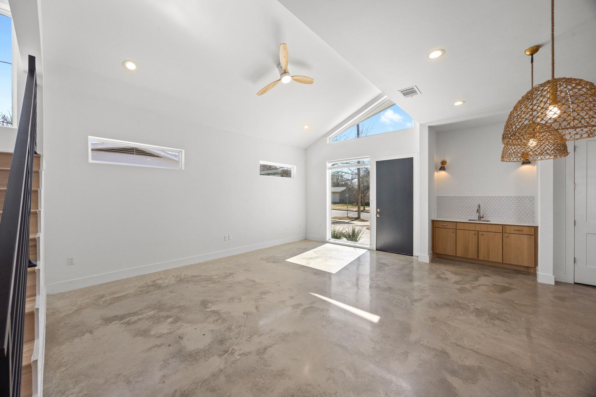 106 W CROSLIN St # 1, Austin, TX 78752