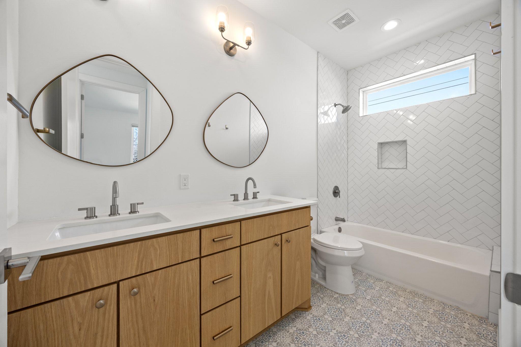 106 W CROSLIN St # 1, Austin, TX 78752