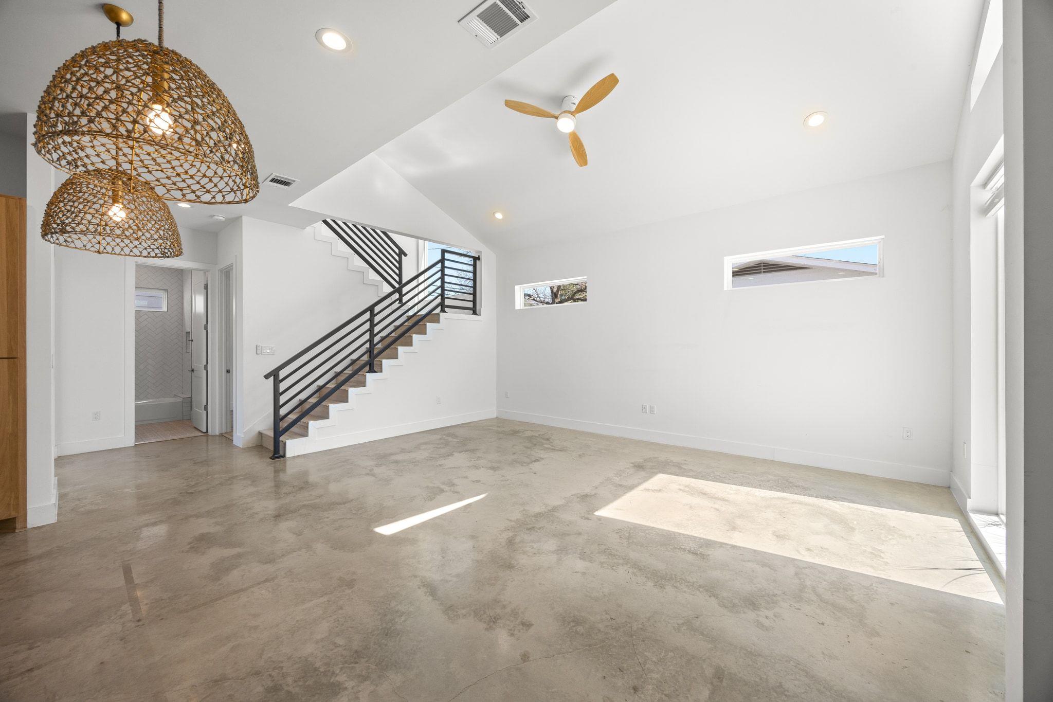 106 W CROSLIN St # 1, Austin, TX 78752