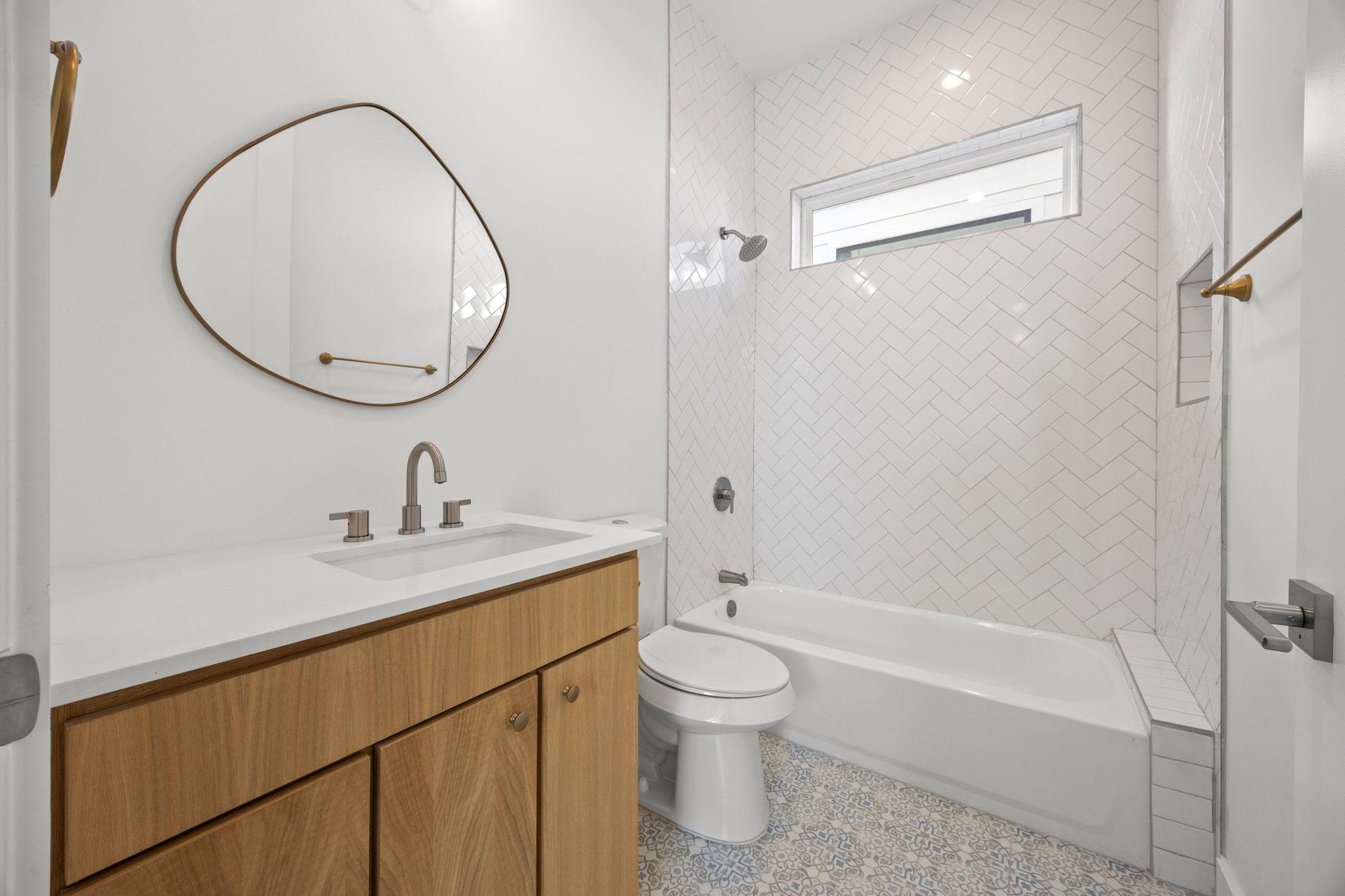 106 W CROSLIN St # 1, Austin, TX 78752