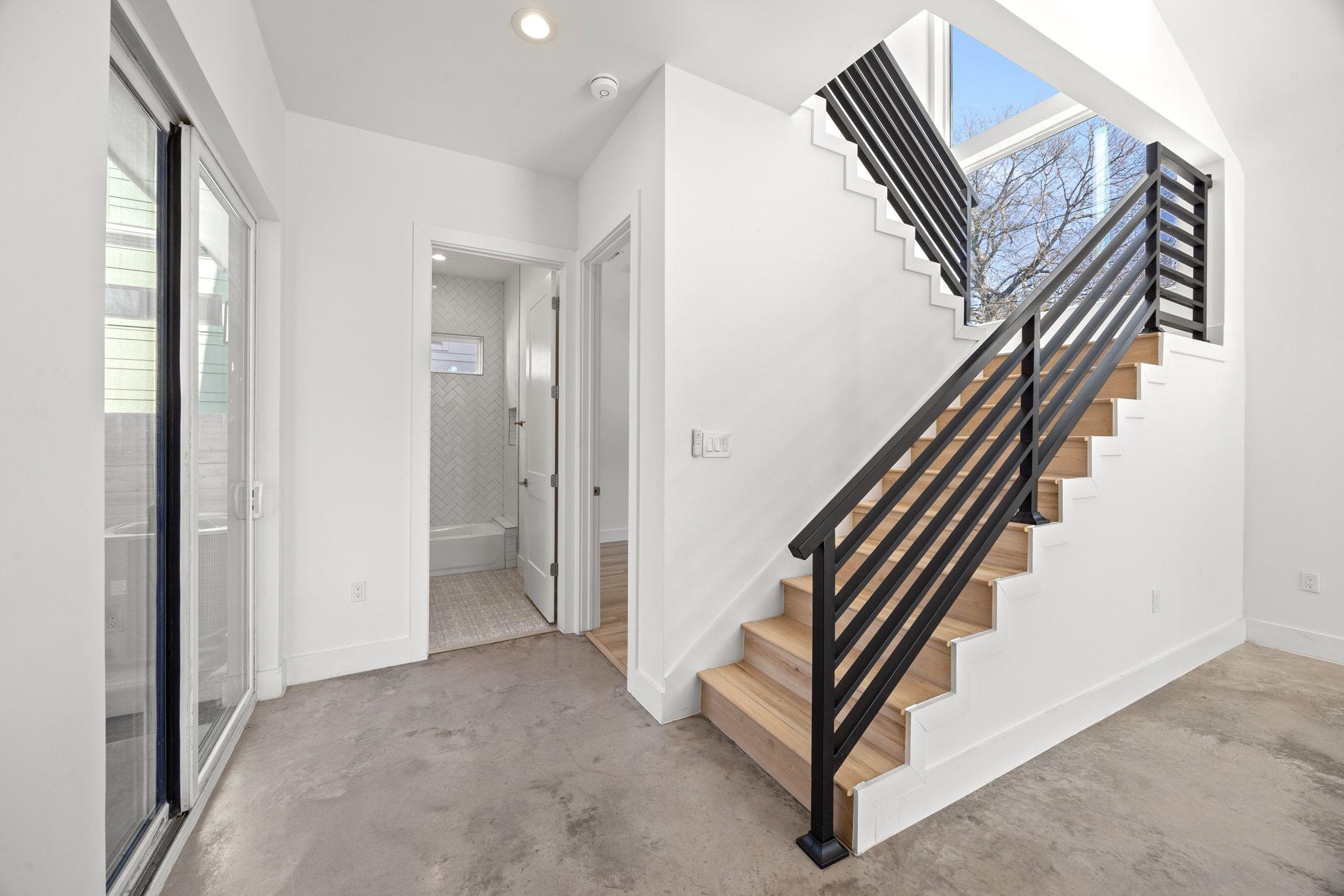 106 W CROSLIN St # 1, Austin, TX 78752