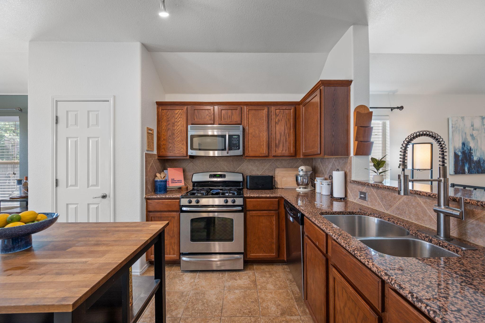 10304 Lone Pine Ln, Austin, TX 78747