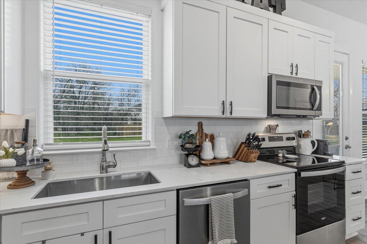 137 Kawainui Ln, Bastrop, TX 78602